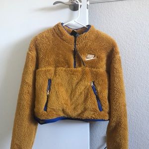 Medium orange, fuzzy, Cropped Nike crew neck